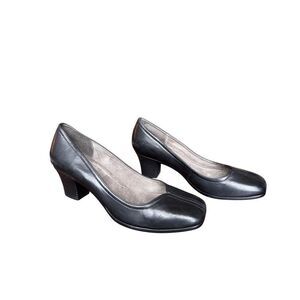 Michelle D Woman’s black Retro Cushioned Leather Pumps Heels- Size 9 M